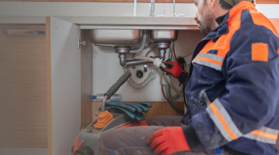 Expert burst pipe repair services in Oakford, IL